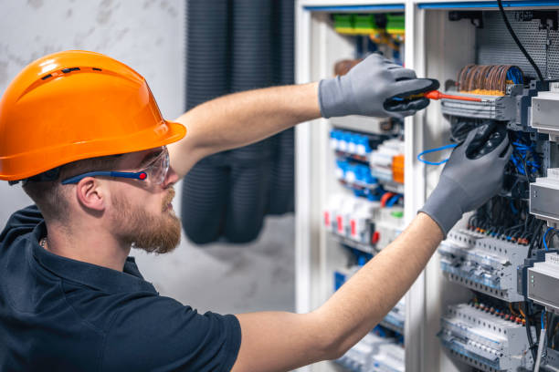 Best Local Electrician Companies  in Seaford, NY